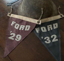 Load image into Gallery viewer, Ford &#39;29 - Race Day - Surf flag / pennant
