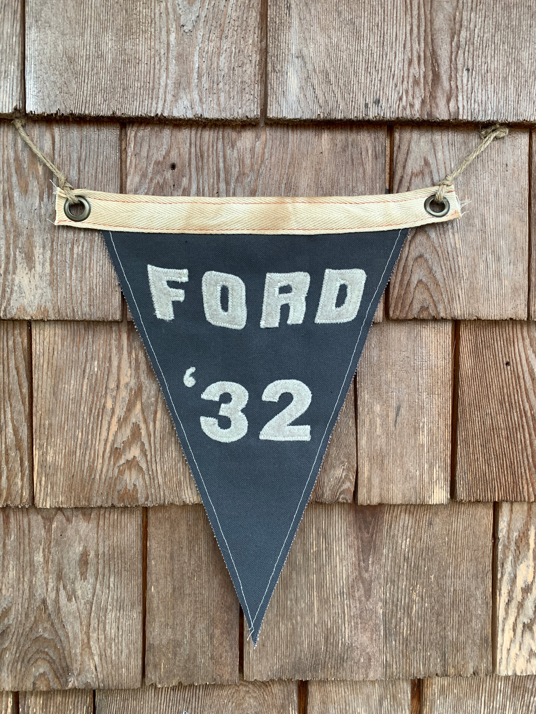 Ford '32 - Race Day - Surf flag / pennant