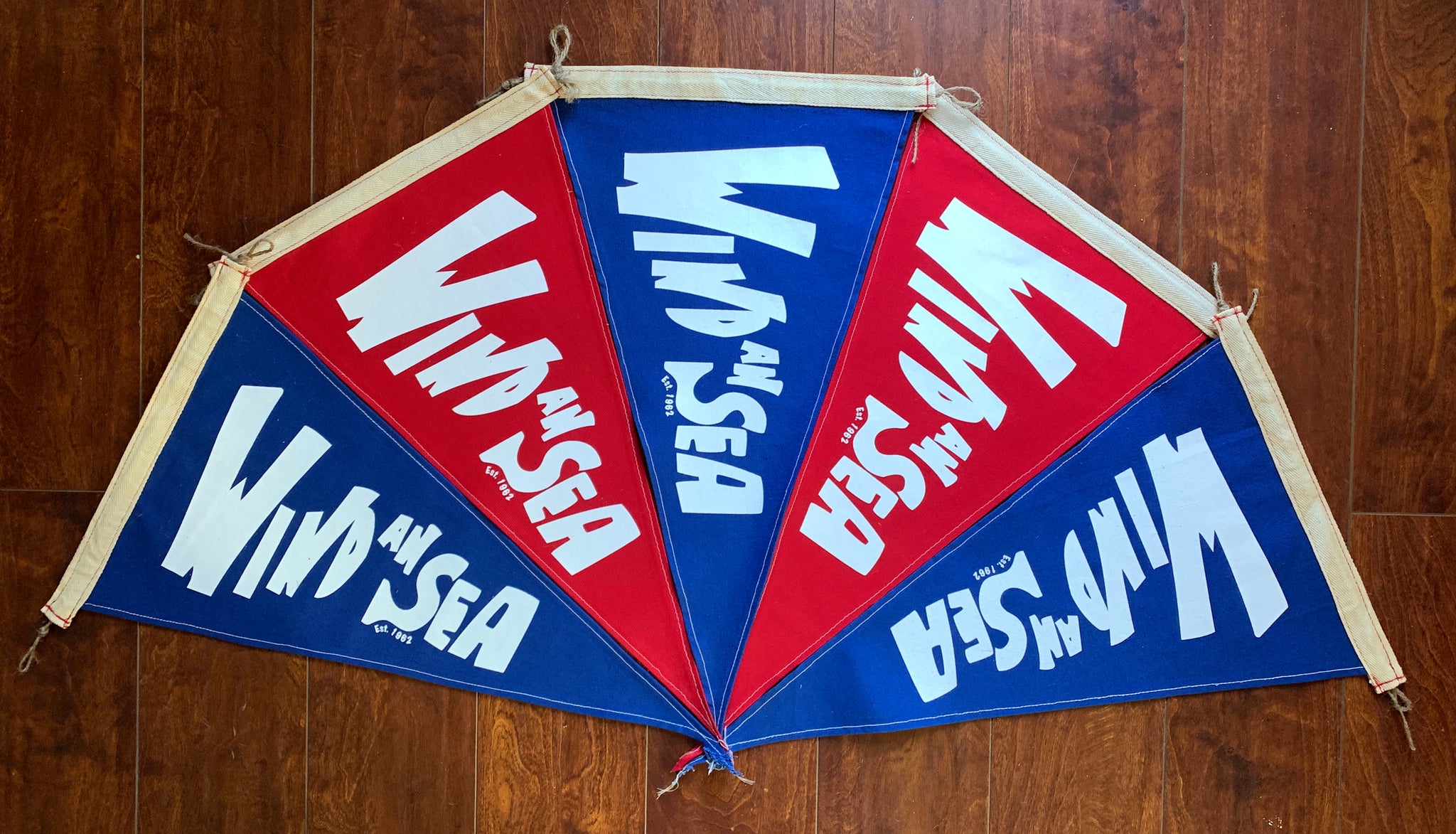 Surf flag - pennant Wind an Sea – Waxed Surf Flags